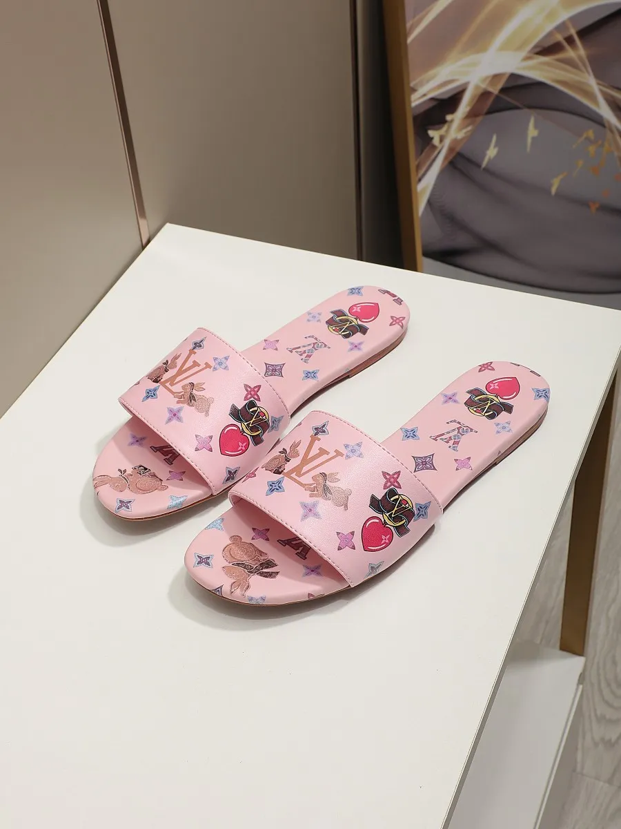 👟👟Ex-factory price 320👟👟 LV’s new flat-low flip-flops, 5D printed jade rabbit pattern, cowhide surface and sheepskin lining, genuine leather bottom imported from Italy, size 35-41